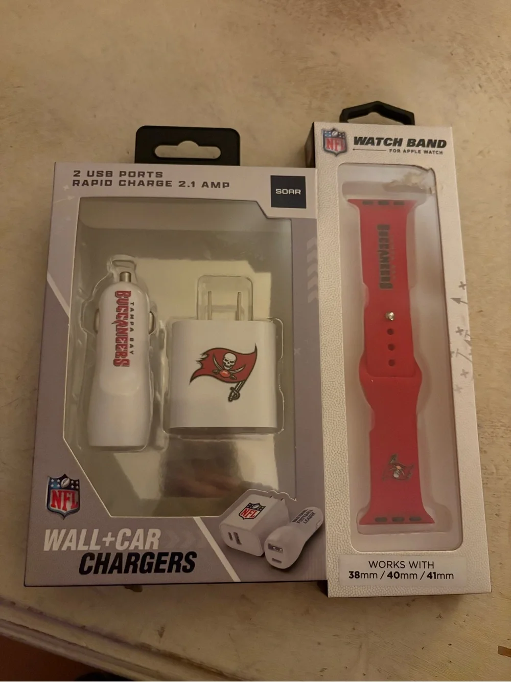 NFL Tampa Bay Buccaneers Red Watch Band and White Chargers Set